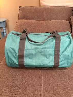 thirty-one Aqua Duffel Bag with Gray Straps